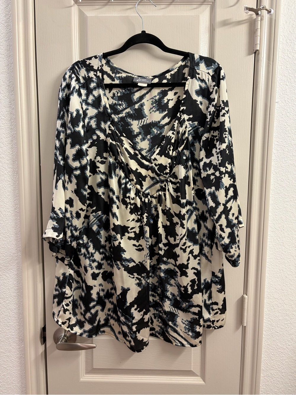 V-Neck Black & White Printed Tunic Top